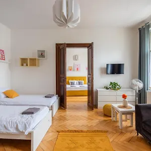 Tesnov Apartament